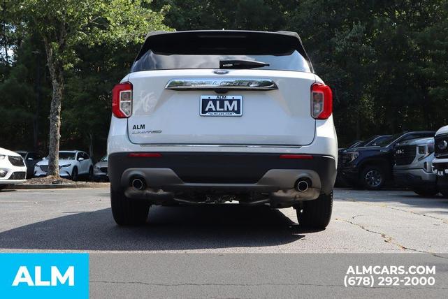 Photo of 2021 White Metallic Ford Explorer
