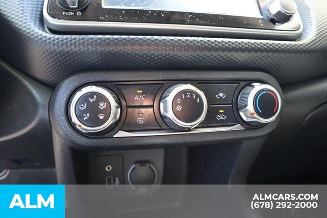 Photo of 2021 Super Black Nissan Kicks