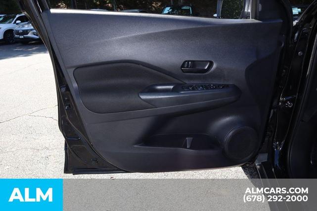 Photo of 2021 Super Black Nissan Kicks