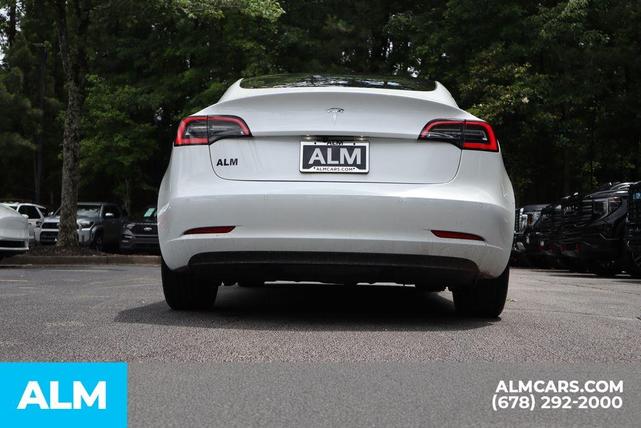 Photo of 2022 White Tesla Model 3