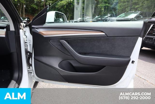 Photo of 2022 White Tesla Model 3