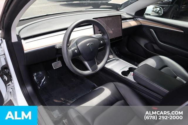 Photo of 2022 White Tesla Model 3
