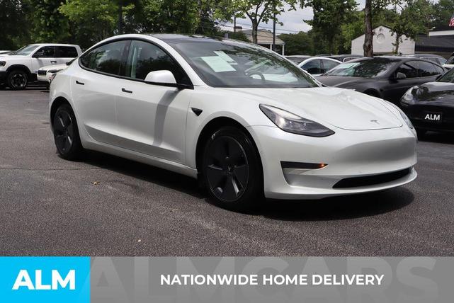 Photo of 2022 White Tesla Model 3