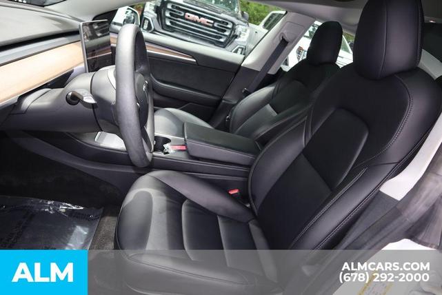 Photo of 2022 White Tesla Model 3