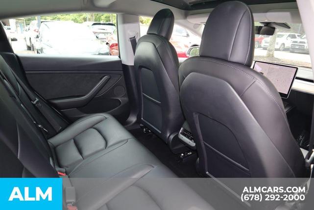 Photo of 2022 White Tesla Model 3