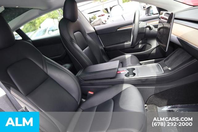 Photo of 2022 White Tesla Model 3