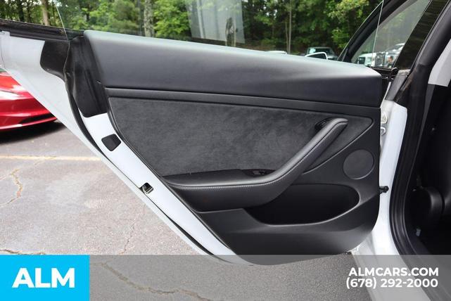 Photo of 2022 White Tesla Model 3
