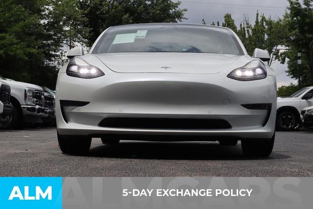 Photo of 2022 White Tesla Model 3