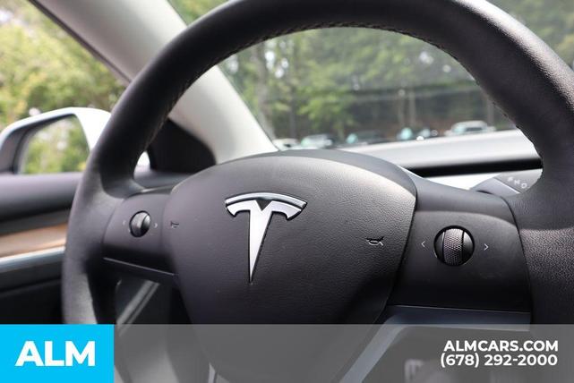 Photo of 2022 White Tesla Model 3