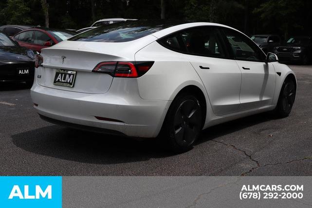 Photo of 2022 White Tesla Model 3