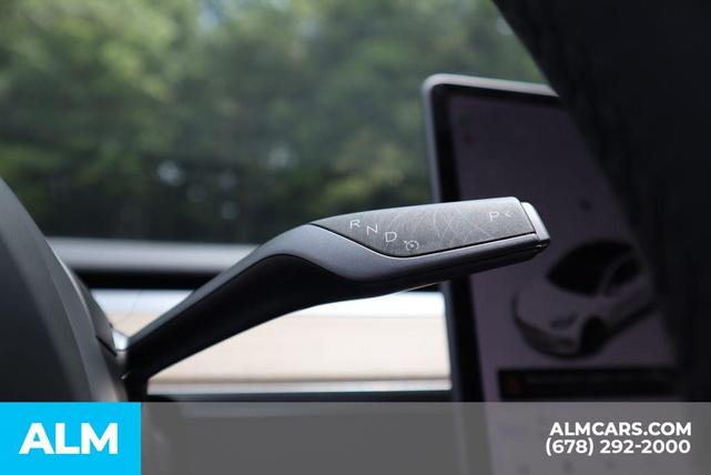 Photo of 2022 White Tesla Model 3