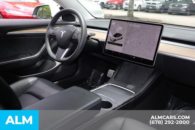 Photo of 2022 White Tesla Model 3