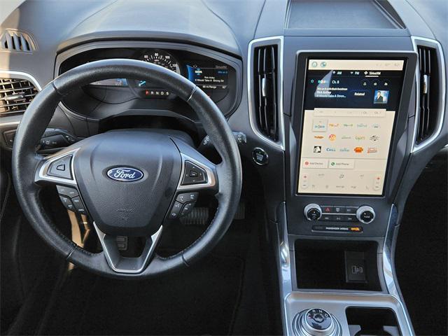 Photo of 2022 ICONIC SILVER Ford Edge