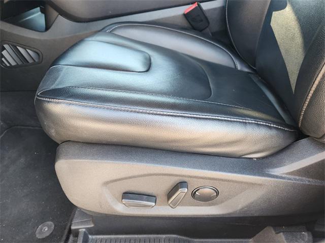 Photo of 2022 ICONIC SILVER Ford Edge