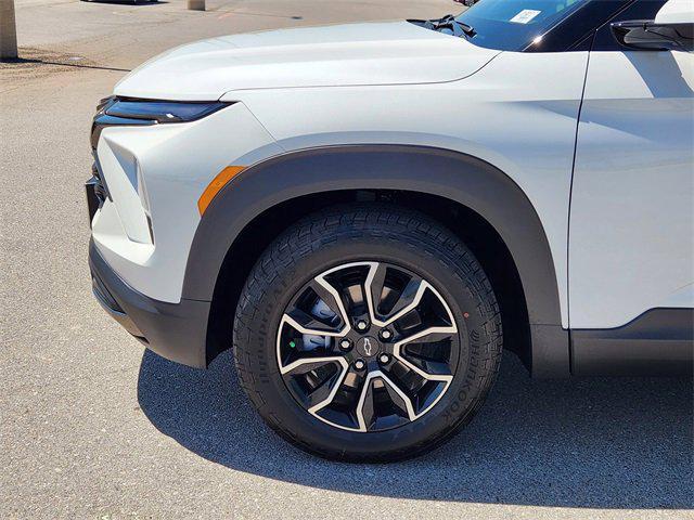Photo of 2026 Iridescent Pearl Tricoat Chevrolet Trailblazer