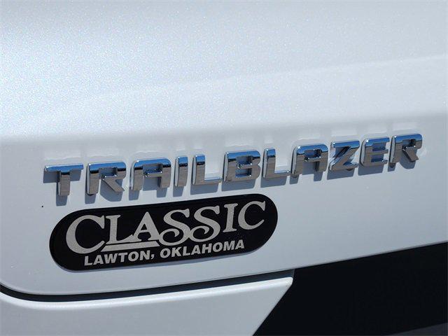 Photo of 2026 Iridescent Pearl Tricoat Chevrolet Trailblazer