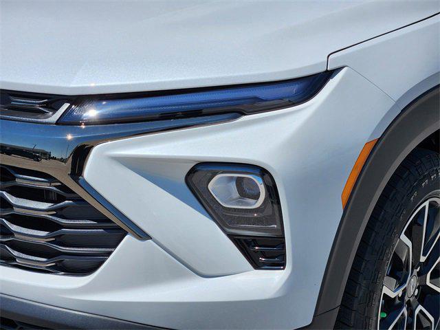 Photo of 2026 Iridescent Pearl Tricoat Chevrolet Trailblazer