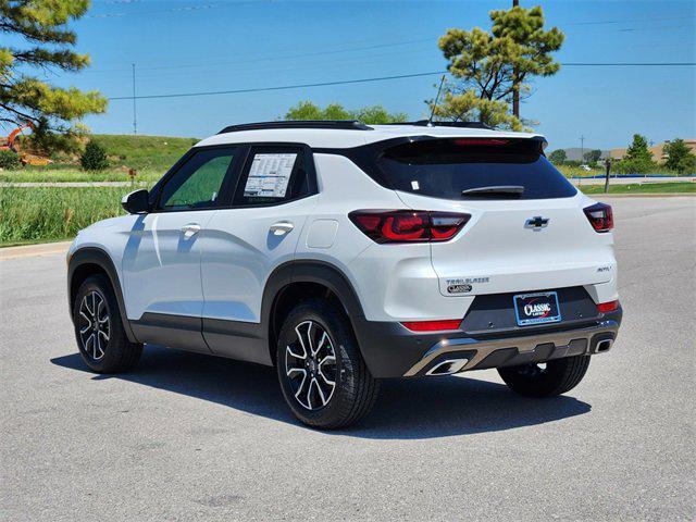 Photo of 2026 Iridescent Pearl Tricoat Chevrolet Trailblazer
