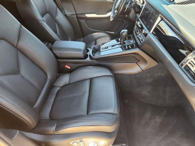 Photo of 2024 Blue Metallic Porsche Macan