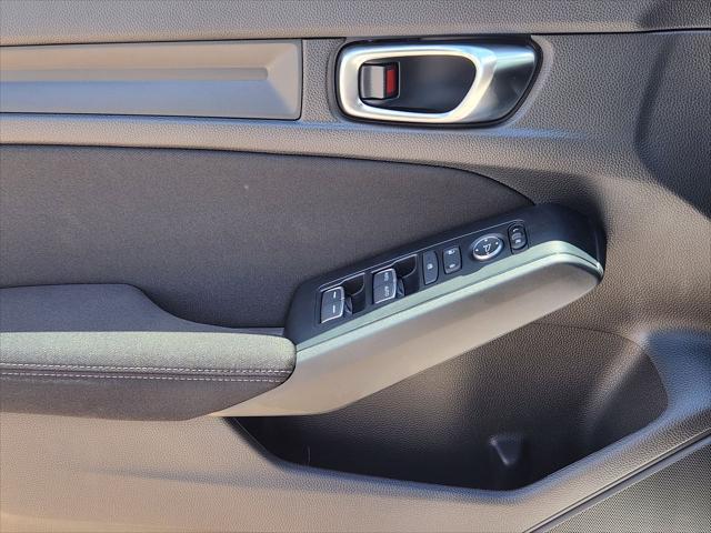 Photo of 2025 Platinum White Pearl Honda Civic