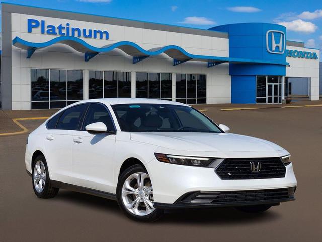 Photo of 2025 Platinum White Pearl Honda Accord