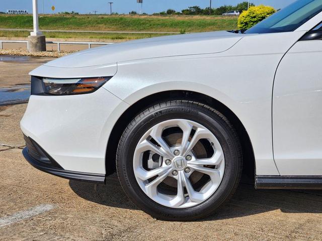 Photo of 2025 Platinum White Pearl Honda Accord