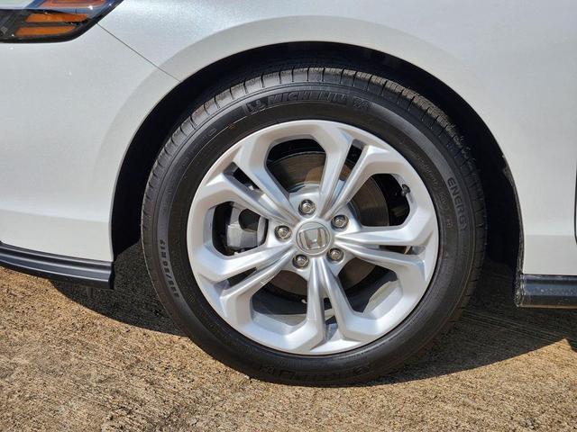 Photo of 2025 Platinum White Pearl Honda Accord