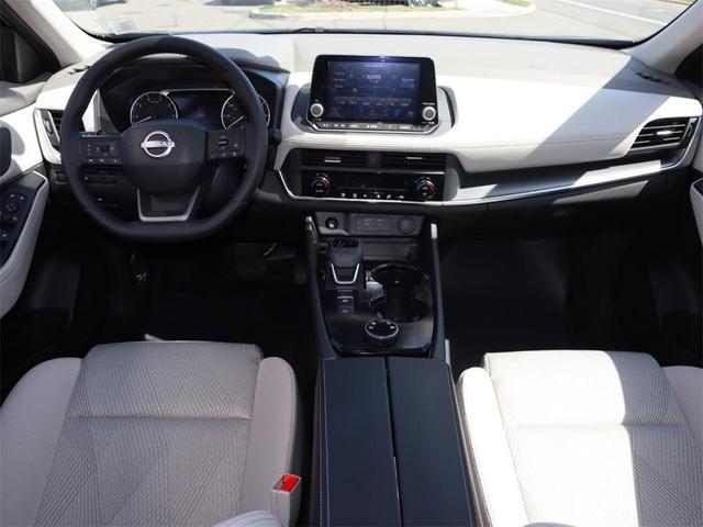 Photo of 2025 Super Black Nissan Rogue