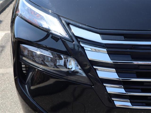 Photo of 2025 Super Black Nissan Rogue