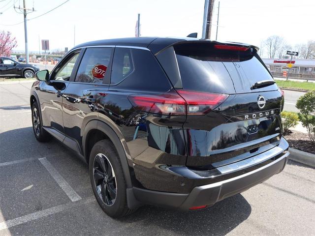 Photo of 2025 Super Black Nissan Rogue