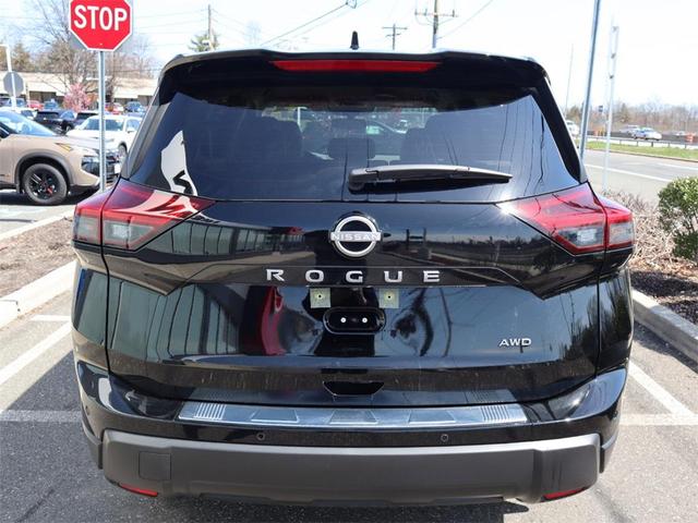 Photo of 2025 Super Black Nissan Rogue
