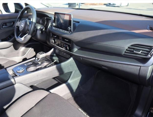 Photo of 2023 Super Black Nissan Rogue