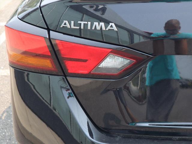 Photo of 2024 Super Black Nissan Altima