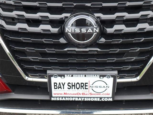 Photo of 2023 Scarlet Ember Tintcoat Nissan Kicks