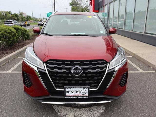 Photo of 2023 Scarlet Ember Tintcoat Nissan Kicks