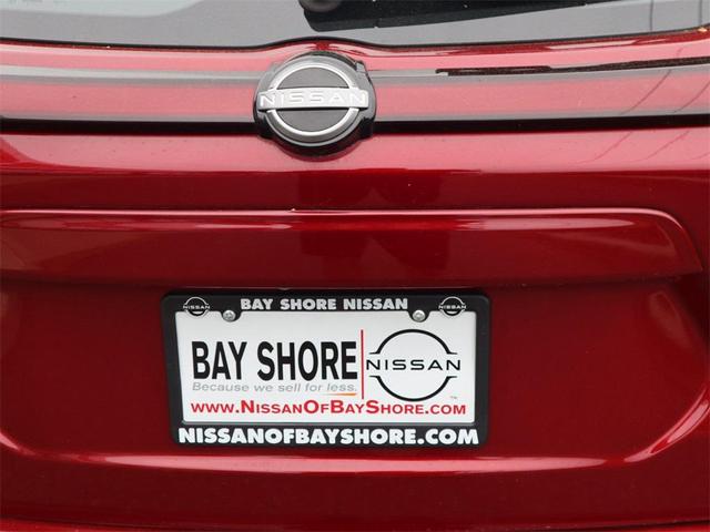 Photo of 2023 Scarlet Ember Tintcoat Nissan Kicks