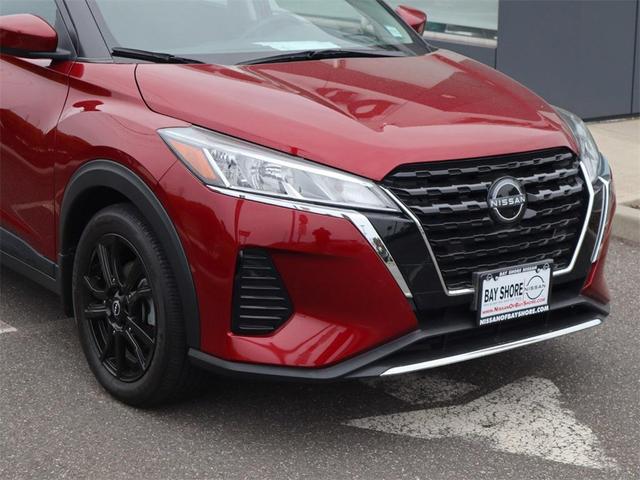 Photo of 2023 Scarlet Ember Tintcoat Nissan Kicks