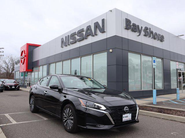 Photo of 2023 Super Black Nissan Altima