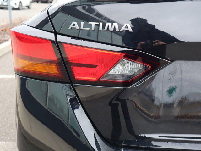 Photo of 2023 Super Black Nissan Altima