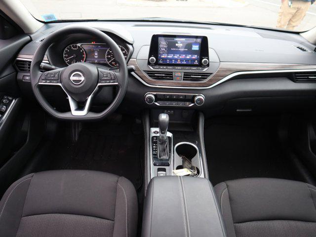 Photo of 2023 Super Black Nissan Altima