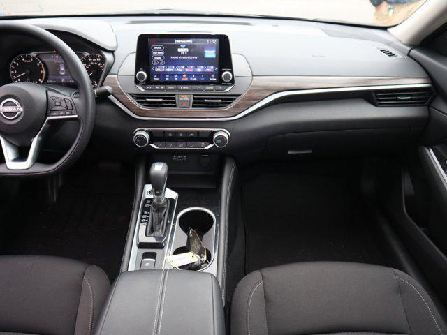 Photo of 2023 Super Black Nissan Altima