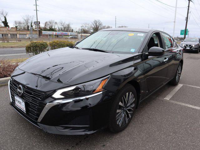 Photo of 2023 Super Black Nissan Altima