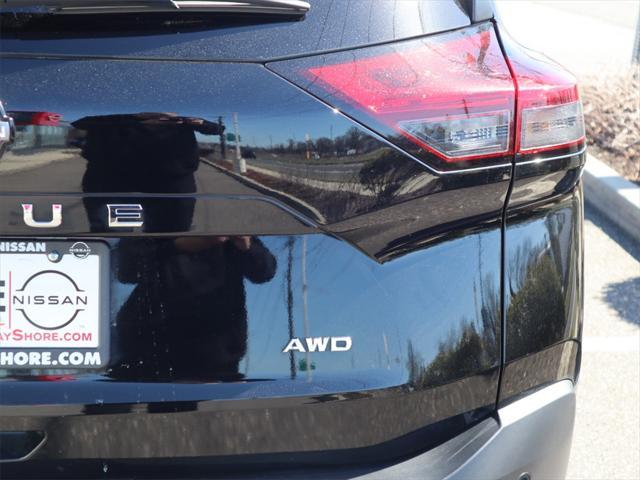 Photo of 2023 Super Black Nissan Rogue