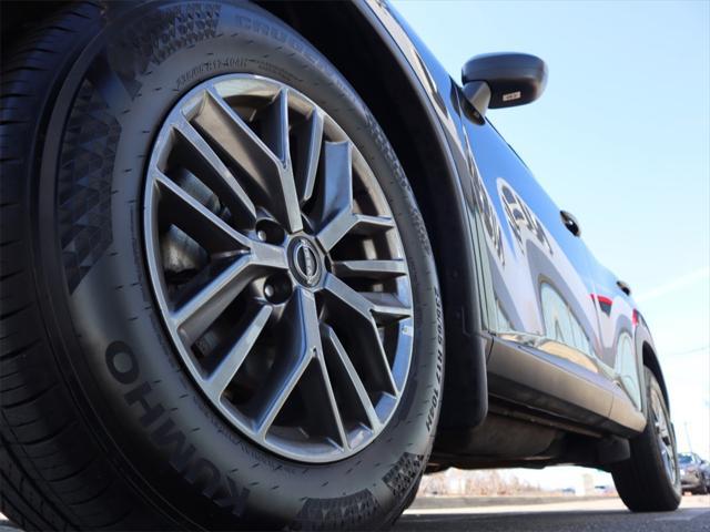 Photo of 2023 Super Black Nissan Rogue