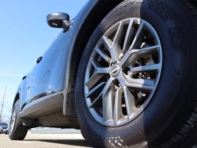 Photo of 2023 Super Black Nissan Rogue