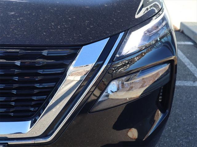 Photo of 2023 Super Black Nissan Rogue