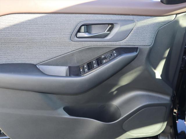 Photo of 2023 Super Black Nissan Rogue