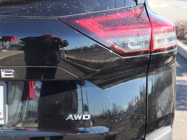 Photo of 2023 Super Black Nissan Rogue
