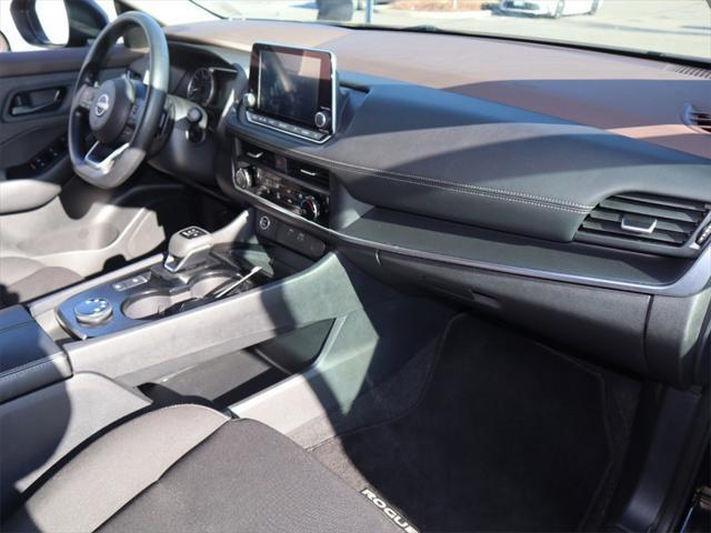 Photo of 2023 Super Black Nissan Rogue