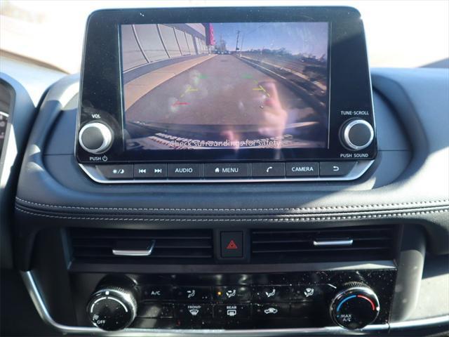 Photo of 2023 Super Black Nissan Rogue